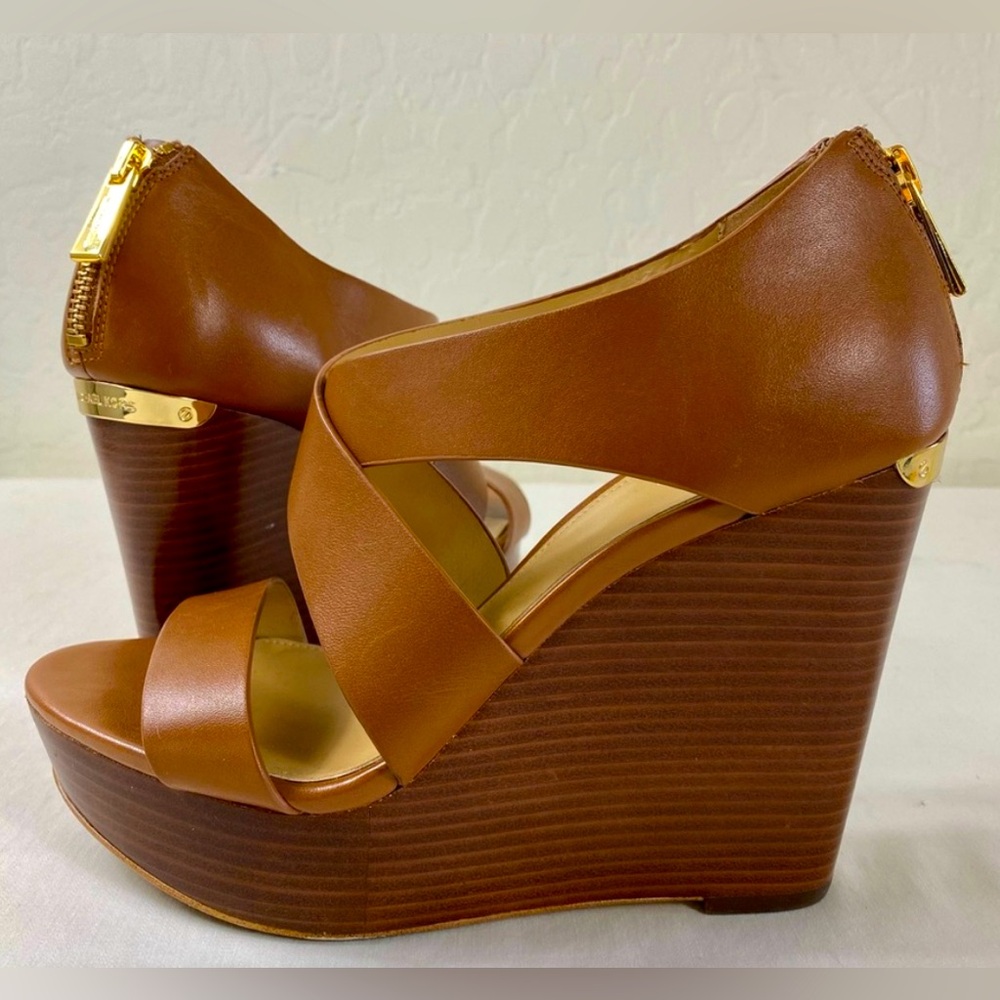 SOLD Authentic Michael Kors Elena Wedge Sandal brown, Pre-owned US Size 6M, Good
